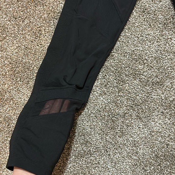VS Pink Ultimate Light Leggings with Pockets - Picture 2 of 4